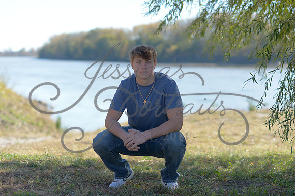 2024-11-01 Vinny Ross Senior pics Downtown Parkville__JAE4072