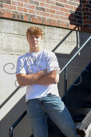 2024-11-01 Vinny Ross Senior pics Downtown Parkville__JAE3996