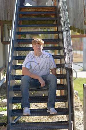 2024-11-01 Vinny Ross Senior pics Downtown Parkville__JAE4006