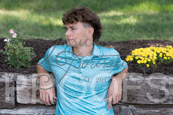 2026-10-12 Carter senior pics mom is Collin Lovitts_DSC_3865