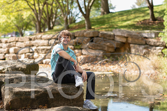 2026-10-12 Carter senior pics mom is Collin Lovitts_DSC_3873