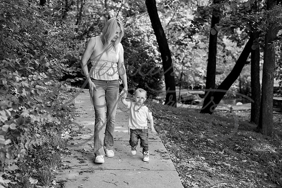 2025-05-23 Wendy and Julie with Baby Max Garney park_Z63_5682