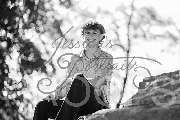 2026-10-12 Carter senior pics mom is Collin Lovitts_DSC_3887