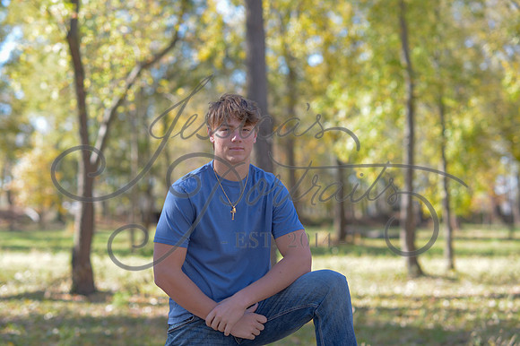 2024-11-01 Vinny Ross Senior pics Downtown Parkville__JAE4034