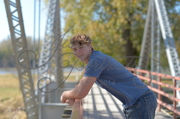 2024-11-01 Vinny Ross Senior pics Downtown Parkville__JAE4044