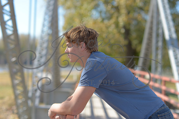 2024-11-01 Vinny Ross Senior pics Downtown Parkville__JAE4046
