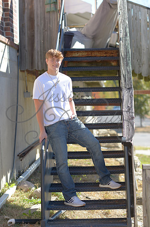 2024-11-01 Vinny Ross Senior pics Downtown Parkville__JAE3993