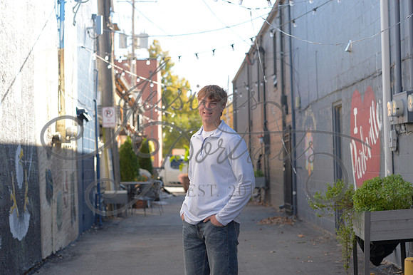 2024-11-01 Vinny Ross Senior pics Downtown Parkville__JAE3912