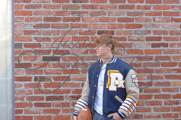 2024-11-01 Vinny Ross Senior pics Downtown Parkville__JAE3954