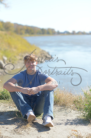 2024-11-01 Vinny Ross Senior pics Downtown Parkville__JAE4080