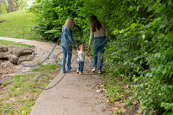 2025-05-23 Wendy and Julie with Baby Max Garney park_Z63_5654