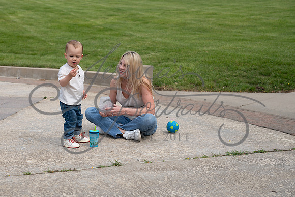 2025-05-23 Wendy and Julie with Baby Max Garney park_Z63_5708