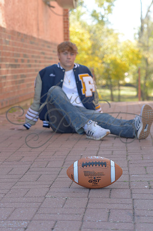 2024-11-01 Vinny Ross Senior pics Downtown Parkville__JAE3987