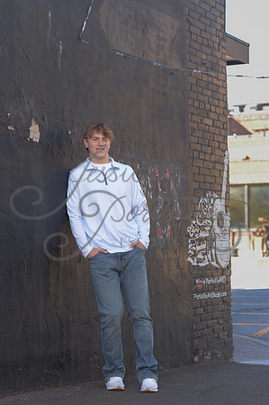 2024-11-01 Vinny Ross Senior pics Downtown Parkville__JAE3901