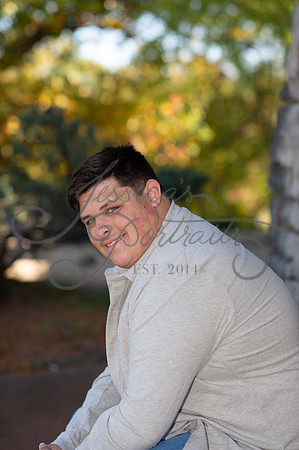 2024-10-26 Dipple Family and Sams Senior pics__JAE2617