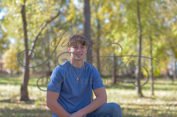2024-11-01 Vinny Ross Senior pics Downtown Parkville__JAE4030