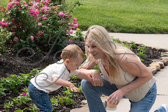 2025-05-23 Wendy and Julie with Baby Max Garney park_Z63_5780