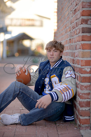 2024-11-01 Vinny Ross Senior pics Downtown Parkville__JAE3982