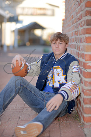 2024-11-01 Vinny Ross Senior pics Downtown Parkville__JAE3968