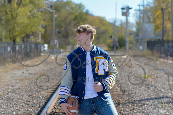 2024-11-01 Vinny Ross Senior pics Downtown Parkville__JAE3945
