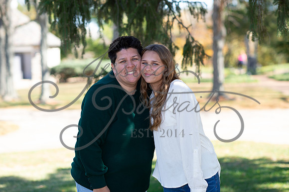2024-10-26 Dipple Family and Sams Senior pics__JAE2658