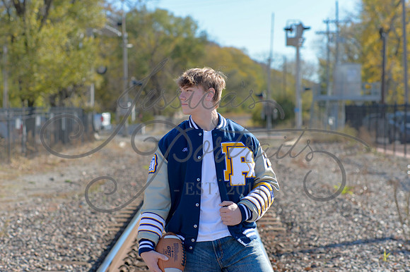 2024-11-01 Vinny Ross Senior pics Downtown Parkville__JAE3946