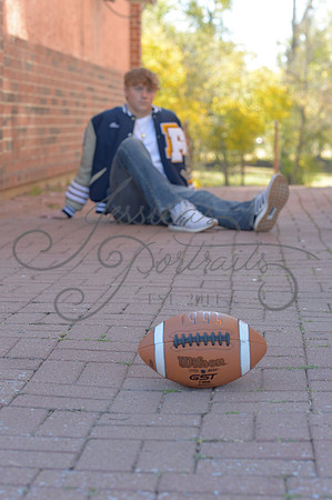 2024-11-01 Vinny Ross Senior pics Downtown Parkville__JAE3984