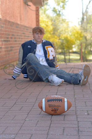 2024-11-01 Vinny Ross Senior pics Downtown Parkville__JAE3988