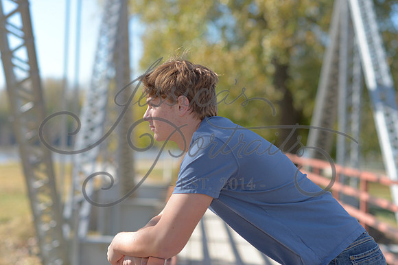 2024-11-01 Vinny Ross Senior pics Downtown Parkville__JAE4045