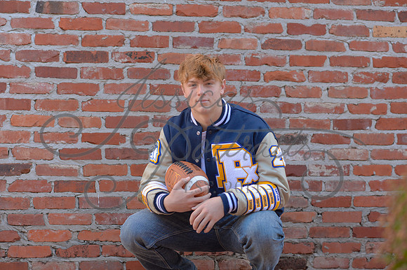2024-11-01 Vinny Ross Senior pics Downtown Parkville__JAE3960