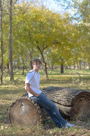 2024-11-01 Vinny Ross Senior pics Downtown Parkville__JAE4018