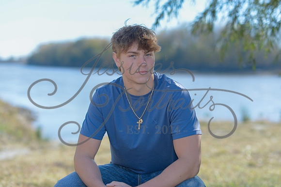 2024-11-01 Vinny Ross Senior pics Downtown Parkville__JAE4068