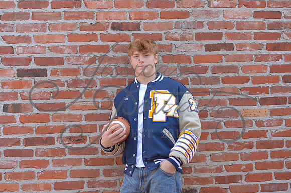 2024-11-01 Vinny Ross Senior pics Downtown Parkville__JAE3951