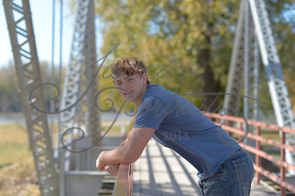 2024-11-01 Vinny Ross Senior pics Downtown Parkville__JAE4043