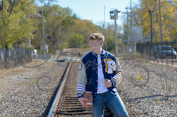 2024-11-01 Vinny Ross Senior pics Downtown Parkville__JAE3942