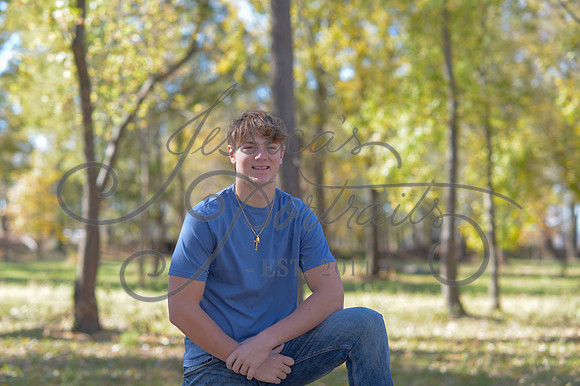 2024-11-01 Vinny Ross Senior pics Downtown Parkville__JAE4031