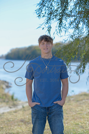 2024-11-01 Vinny Ross Senior pics Downtown Parkville__JAE4065