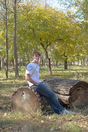 2024-11-01 Vinny Ross Senior pics Downtown Parkville__JAE4021