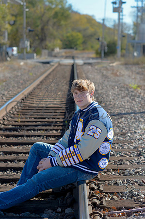 2024-11-01 Vinny Ross Senior pics Downtown Parkville__JAE3929