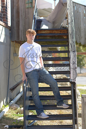 2024-11-01 Vinny Ross Senior pics Downtown Parkville__JAE3991