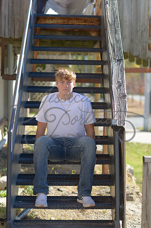 2024-11-01 Vinny Ross Senior pics Downtown Parkville__JAE4002