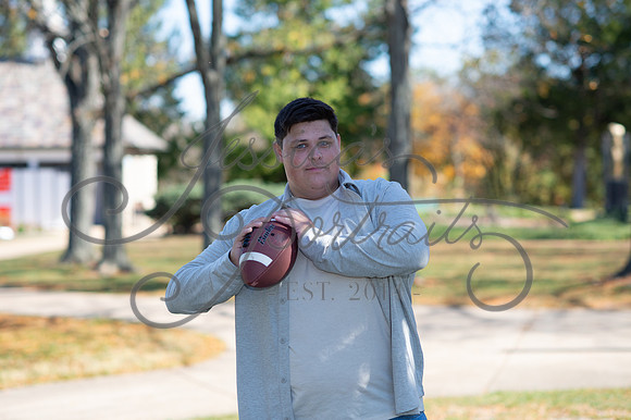 2024-10-26 Dipple Family and Sams Senior pics__JAE2625