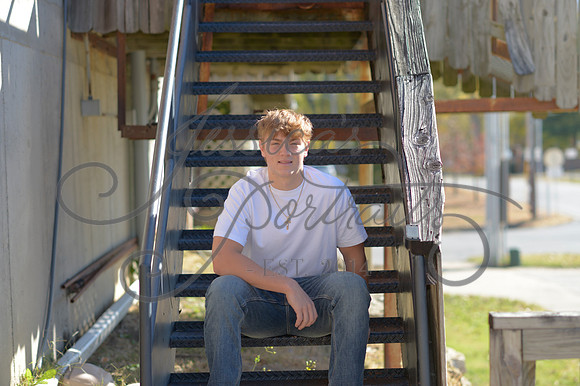 2024-11-01 Vinny Ross Senior pics Downtown Parkville__JAE4005