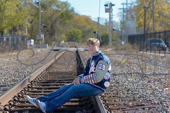 2024-11-01 Vinny Ross Senior pics Downtown Parkville__JAE3922