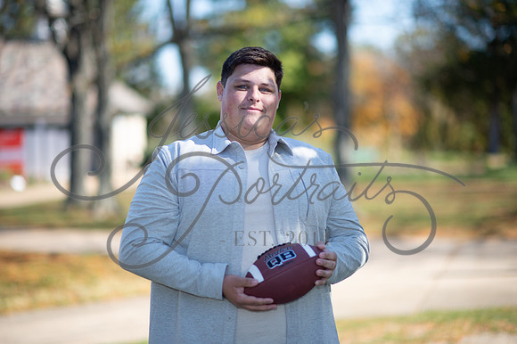 2024-10-26 Dipple Family and Sams Senior pics__JAE2639
