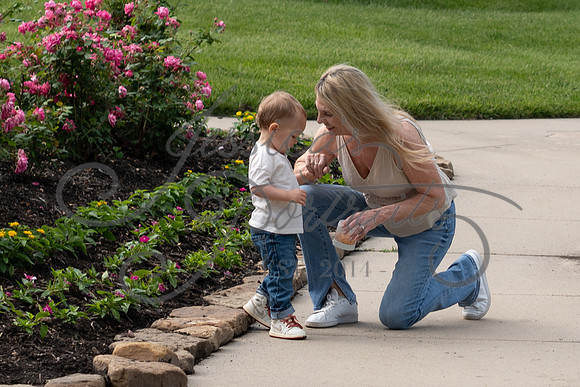 2025-05-23 Wendy and Julie with Baby Max Garney park_Z63_5776