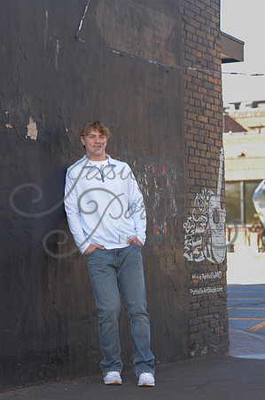 2024-11-01 Vinny Ross Senior pics Downtown Parkville__JAE3900