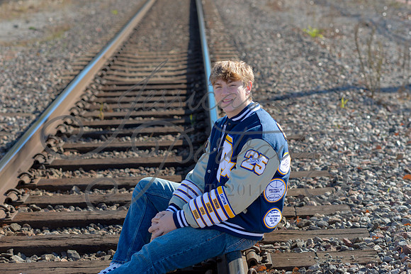 2024-11-01 Vinny Ross Senior pics Downtown Parkville__JAE3925