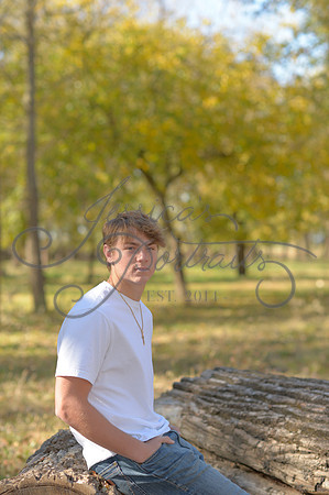 2024-11-01 Vinny Ross Senior pics Downtown Parkville__JAE4023