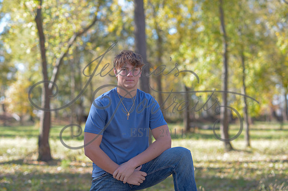 2024-11-01 Vinny Ross Senior pics Downtown Parkville__JAE4033